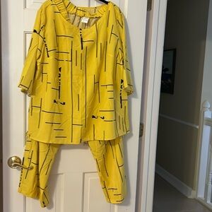 NWOT,Bright yellow,2x,Very lightweight&BreezyLost weightB4 could wear it!Pretty!